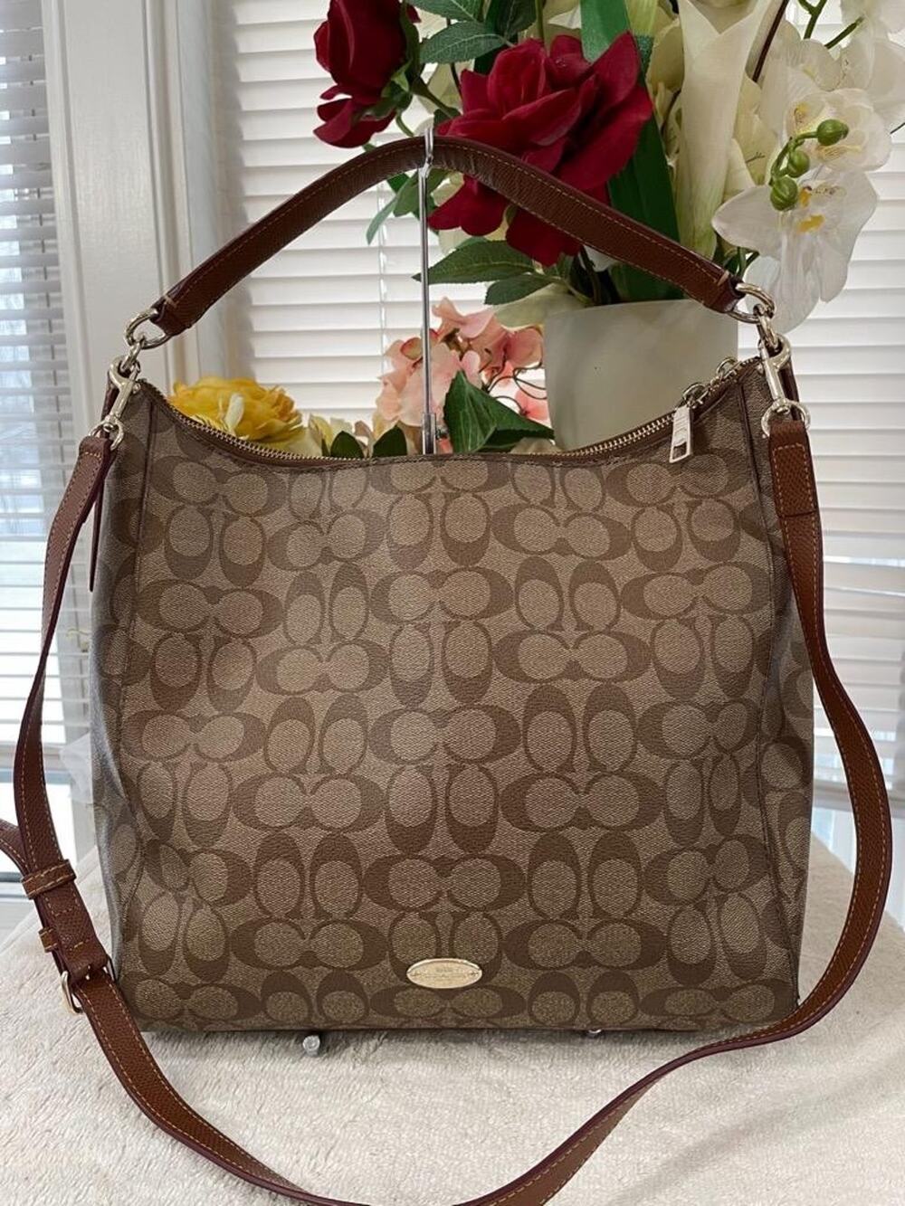 Coach 34910 Signature Celeste Hobo Crossbody Shoulder Handbag Purse (u110